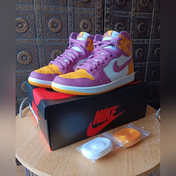 Air Jordan 1 Retro High OG - Picture 1 of 10